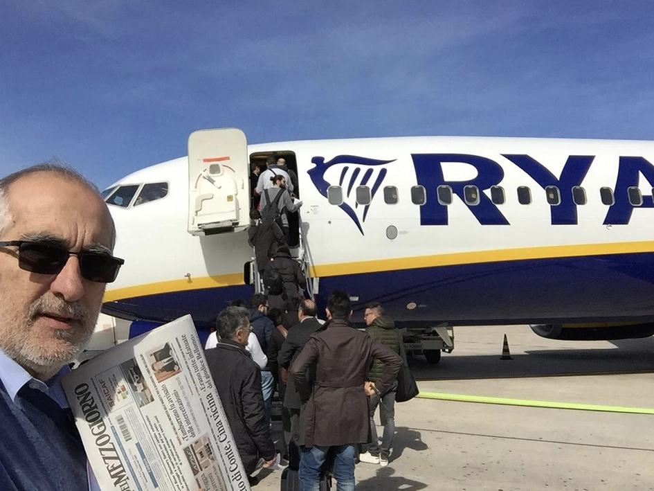 Aereoporto di Bari / partenza dei confratelli di Vico del Gargano per Valladolid