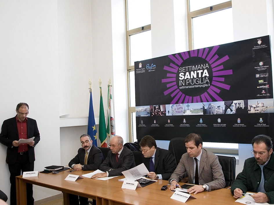 2008 Presidenza regione Puglia / la conferenza stampa di presnetazione del progetto turistico e culturale