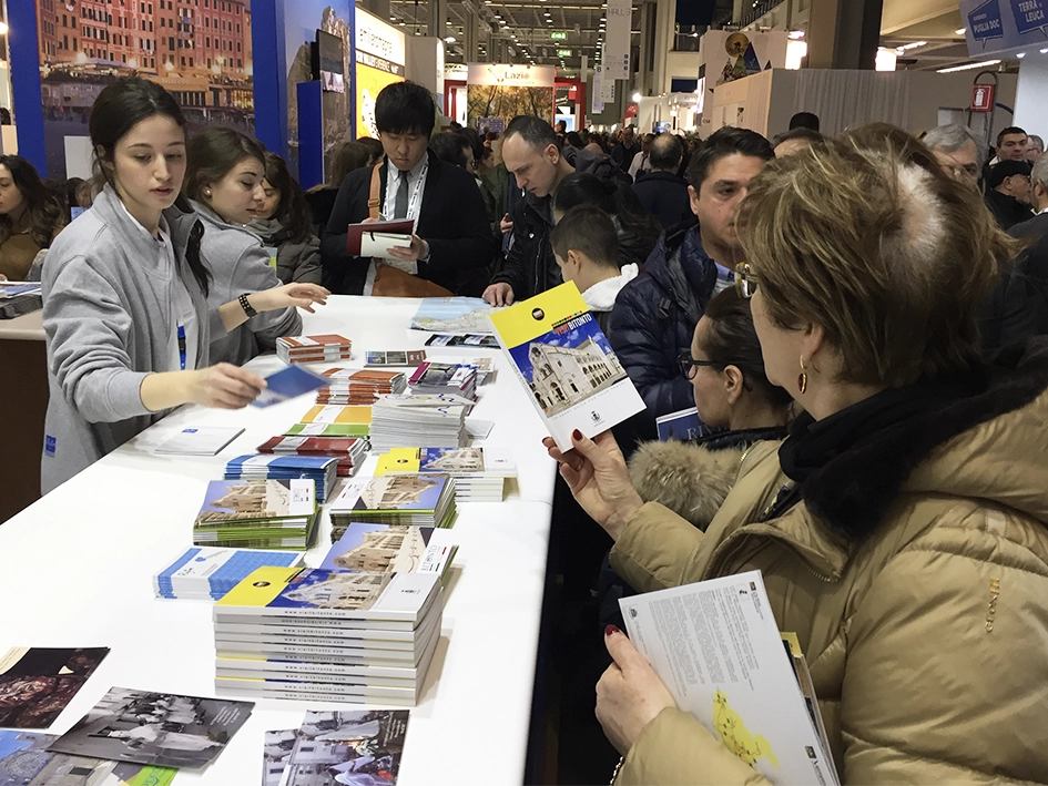 2017 / Bit Milano / Puglia region stand / distribution pocket guide visitbitonto.com