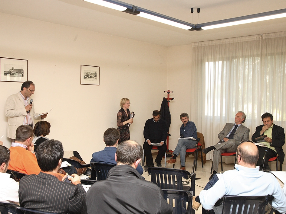 2006 Molfetta / sala multiservizi / incontro tra gli imprenditori e i candidati sindaco