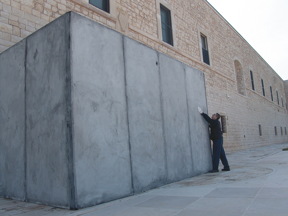 Basilica madonna dei martiri / the construction of the polystyrene wall to symbolise the ‘wall of Jerusalem’