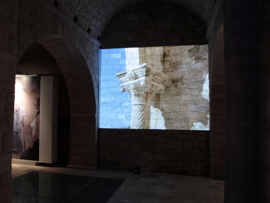 the video projections of the photo reportage