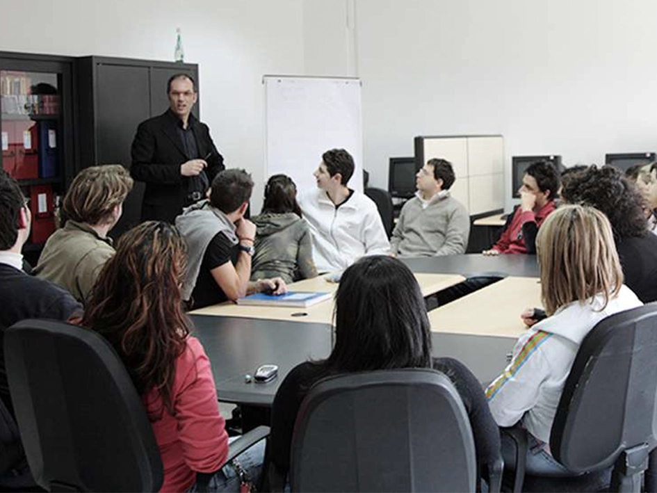 2002 Molfetta / incontro con gli studenti dell'itc